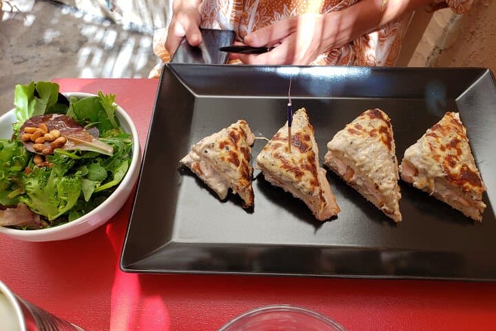 All-Inclusive Food and History Tour with Local Expert Guide