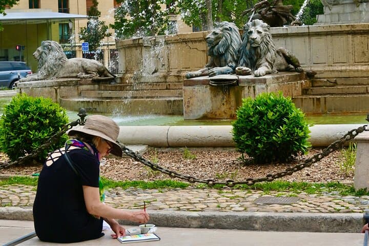 Women paints at Aix fountain