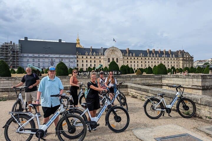 Paris: Small Group Highlights E-Bike Guided Tour