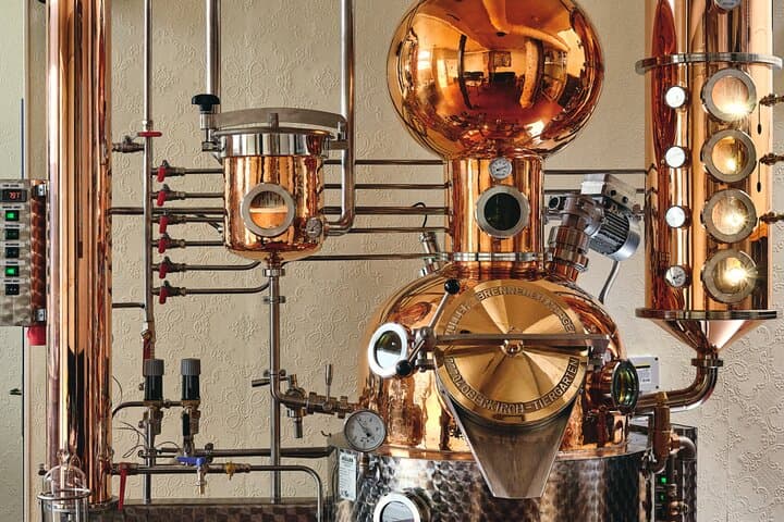 Guided Tour and Tasting at the Distillerie Baccae Paris