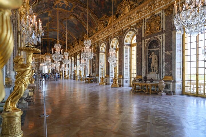 Paris Versailles Guided Tour with Gardens & Trianon Access