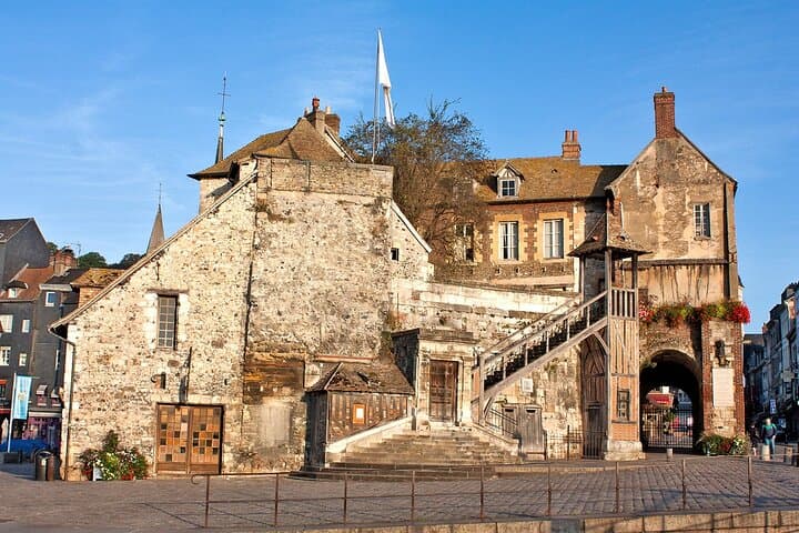Private round transfer to Deauville Rouen Honfleur from Le Havre