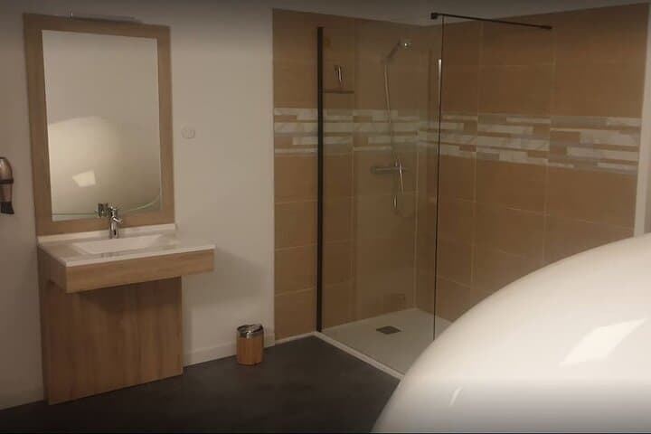 1 hour floating in a Touraine sensory isolation cocoon