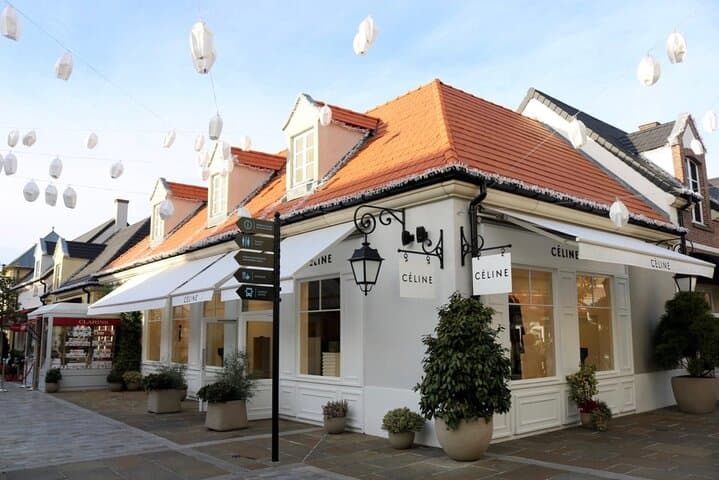 Half day private round transfer to La Vallée Village from Paris