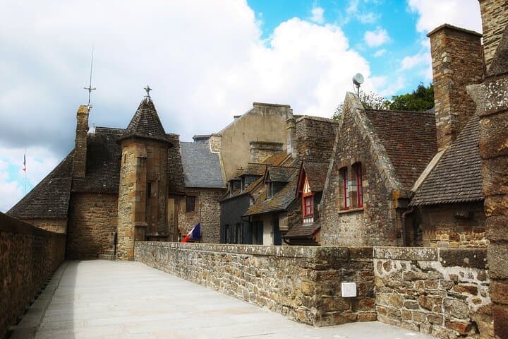 Mont Saint Michel Guided Day Trip with Hotel Pickup