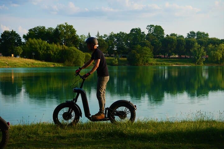 Off-road scooter outing between lakes and Pessac-Léognan vineyards
