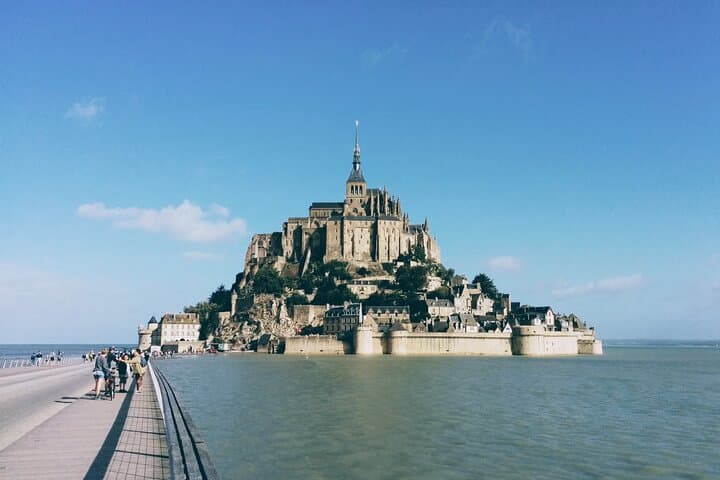 Mont Saint-Michel Shore Excursion from Le Havre with Packed Lunch