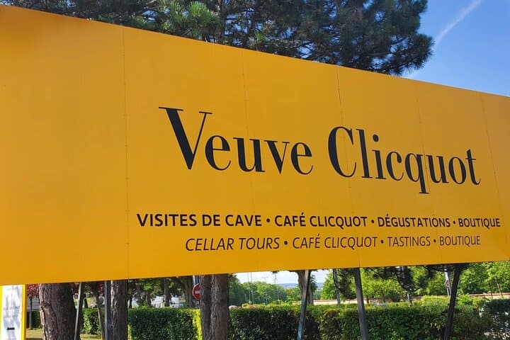 100% electric airport transfer From Reims and Epernay to Paris