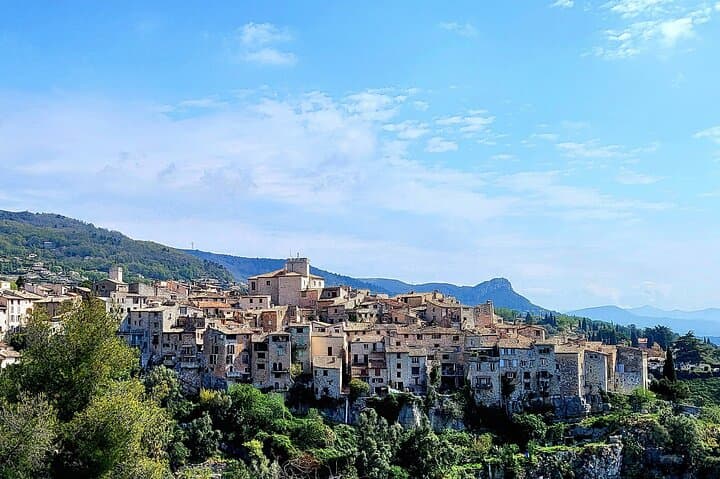 Private discovery of the hinterland of the Côte d'Azur