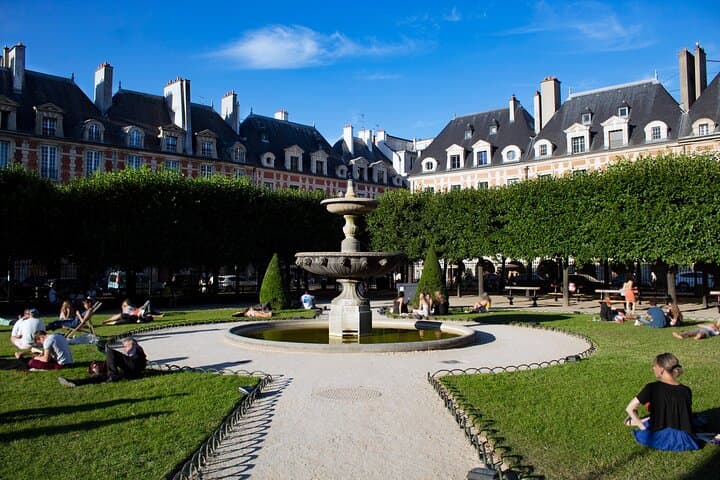 Paris Le Marais Walking Tour: An Incredible History - Small Group
