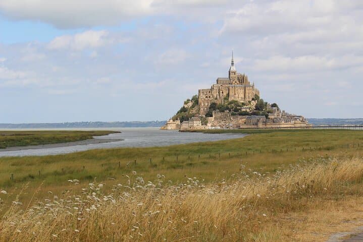 D-Day Omaha Beach Private Tour with CDG Transfer and Champagne
