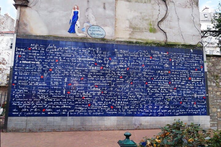 Access to a Self-Guided Walk in Montmartre