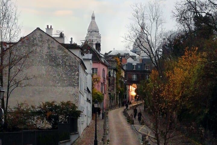 Access to a Self-Guided Walk in Montmartre