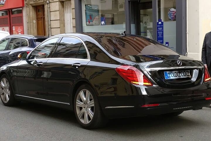 Paris Airports Private Roundtrip Transfer