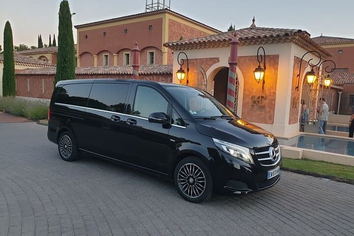 Paris Airports Private Roundtrip Transfer