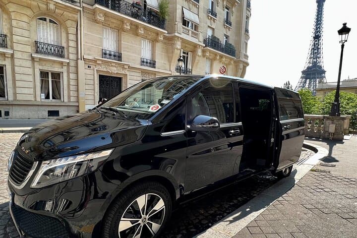 Luxury Transfer Paris Beauvais Airport BVA to ==> Paris