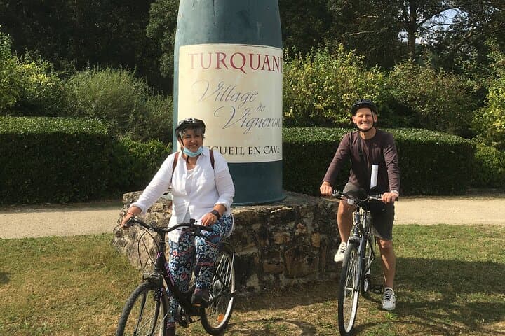 E-bike Cycling and Wine in Saumur France