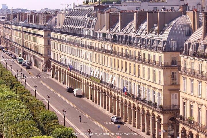 Paris Historic Private 3-hour Walking Tour with WWII Landmarks