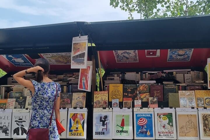 Booksellers on Quai Conti