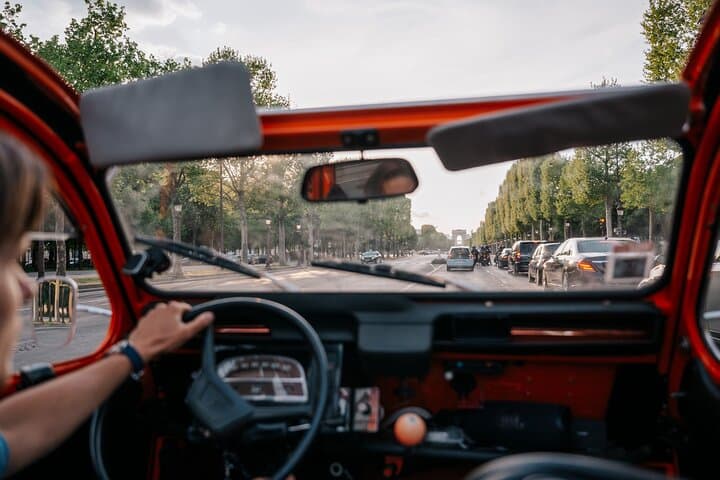 1.5 Hour Private Tour in Paris in a Classic Citroën