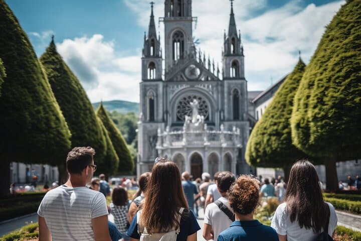 Lourdes, Guided Walking Tour in the Sanctuary