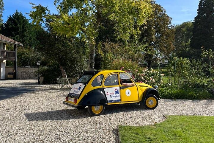 Bordeaux : Private city tour in a 2CV with wine testing - 3h