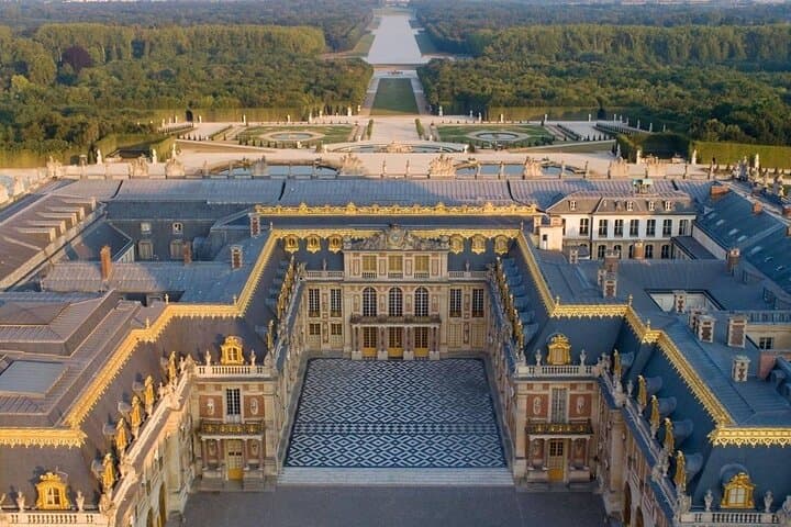 Private I From Paris tour to Magnificent Versailles and Gardens