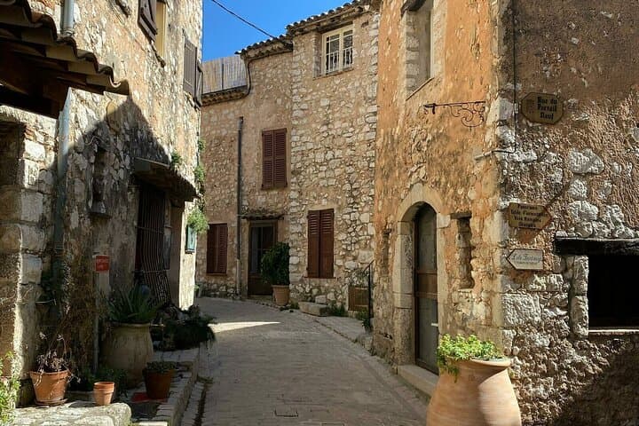 Full day tour Medieval Villages Grasse Gourdon Tourettes St Paul