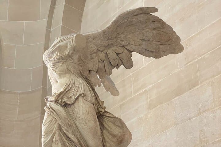 Paris: Louvre Museum Private Highlights Tour with Included Ticket