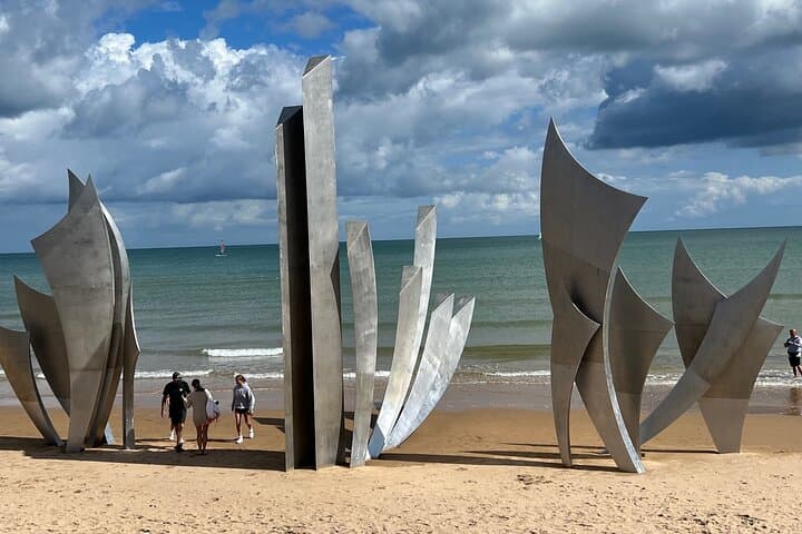 Pointe du Hoc, Omaha beach from Paris aboard a van (Private Tour)