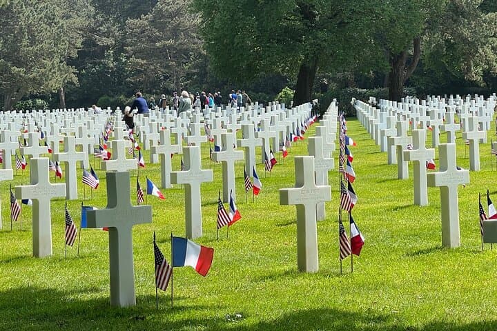 Pointe du Hoc, Omaha beach from Paris aboard a van (Private Tour)