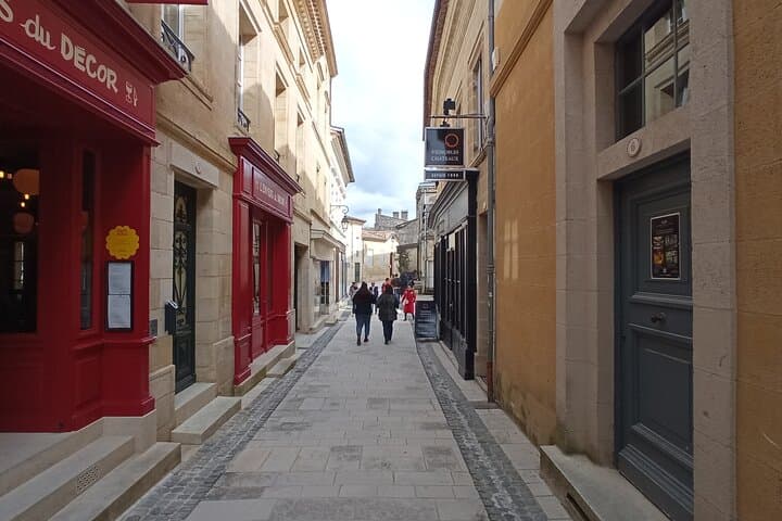 Isaac Newton’s Trail: Puzzle Quest in Saint-Émilion