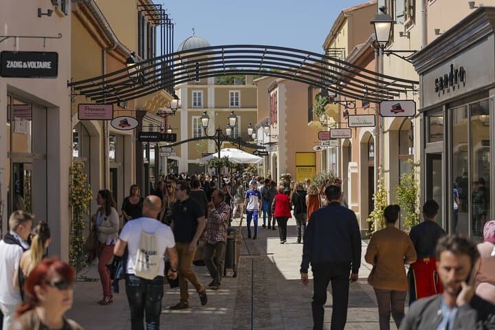 Private Shopping from Marseille hotel to Provence Designer Outlet