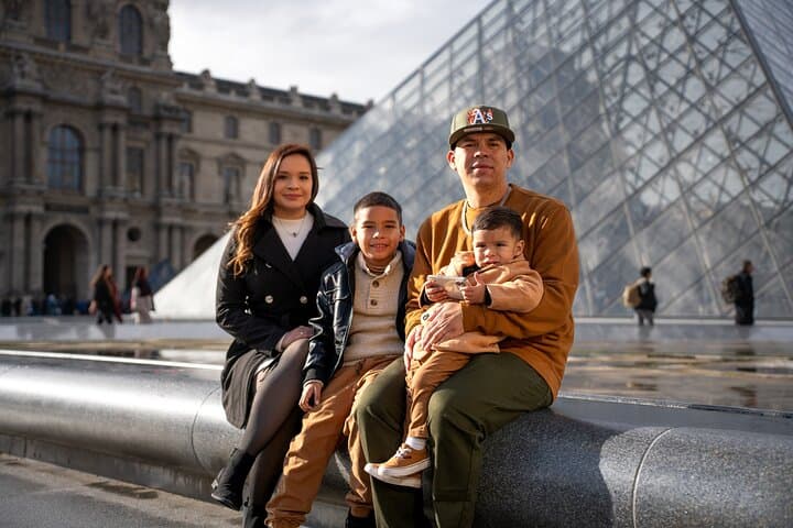 Paris: Your Own Private Photoshoot at Louvre Museum