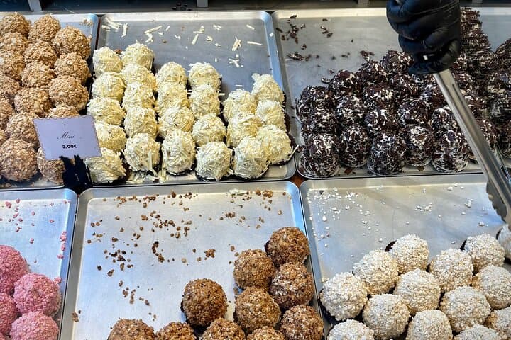 Walk through the gourmand Paris history