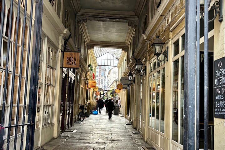 Walk through the gourmand Paris history