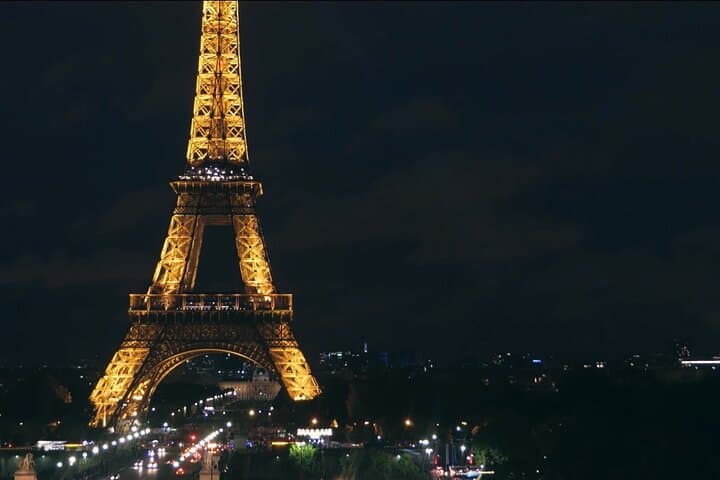 Epic Paris Nightlife : Private Party Bus and Special Pub Crawl
