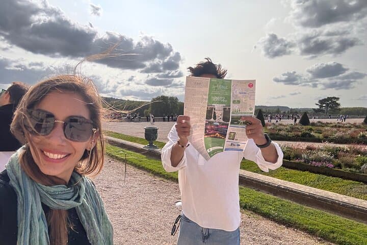 Private Full Day Tour to Versailles and Giverny from Paris with Hotel Pick Up
