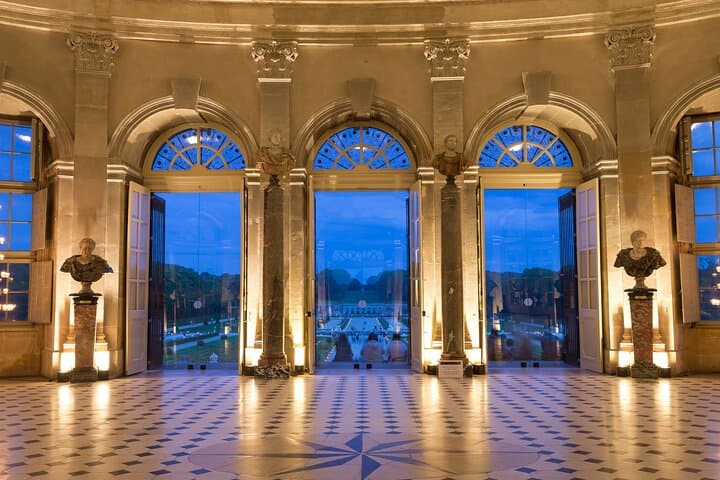 Grand Salon by night