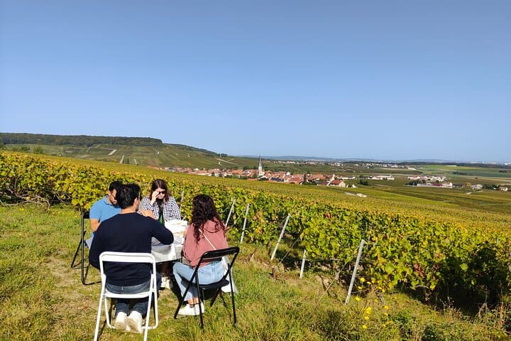 Sunset and champagne tasting in the vineyards