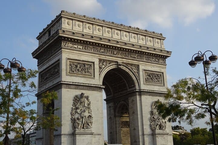 Arc de Triomphe Private Guided Tour with Ticket Included