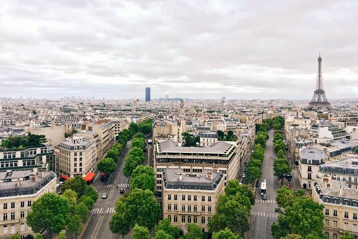 Arc de Triomphe Private Guided Tour with Ticket Included