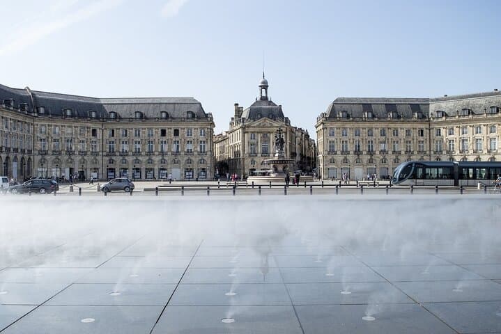 Private Historic Walking Tour in Bordeaux