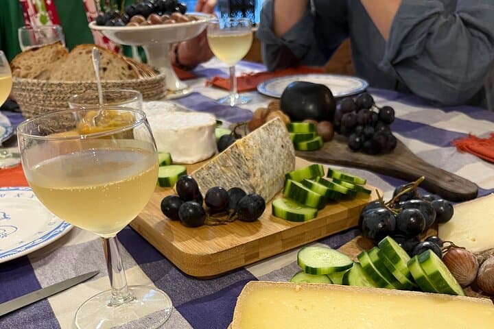Cheese Tasting and Wine Pairing Center of Paris