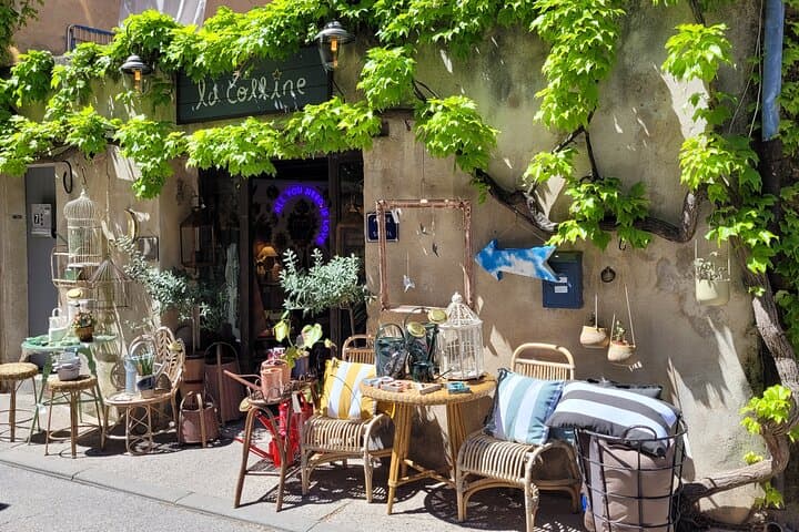 Private Day Tour in Picturesque Villages of Luberon