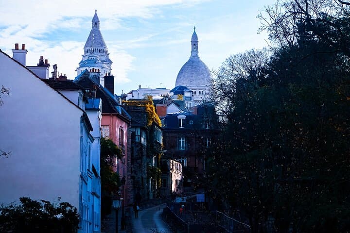 Montmartre Marvels Small Group Guided Stroll in Bohemian Paris