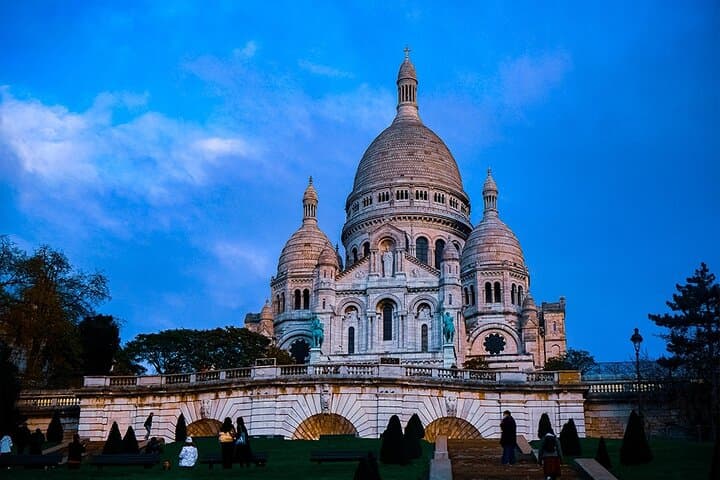 Montmartre Marvels Small Group Guided Stroll in Bohemian Paris