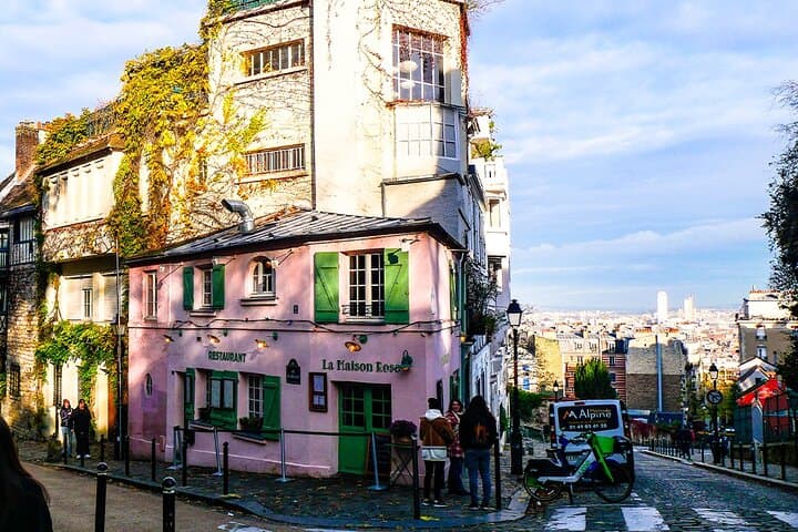 Montmartre Marvels Small Group Guided Stroll in Bohemian Paris