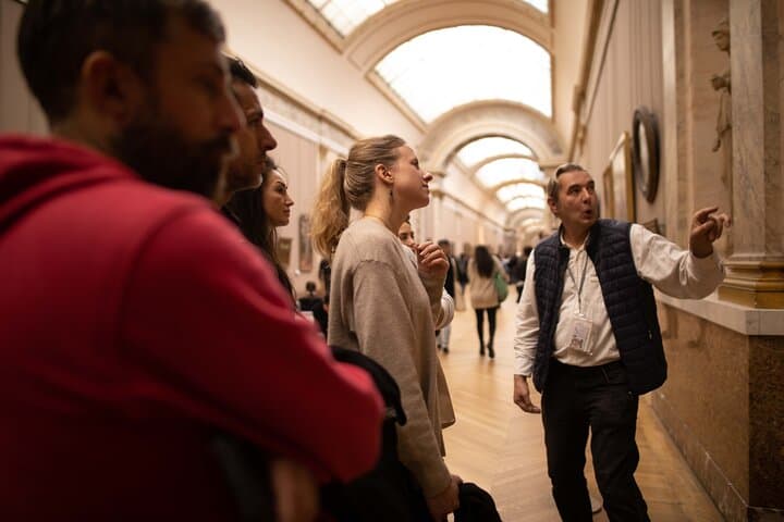 Highlights of the Louvre: Semi Private Tour with max 6 People