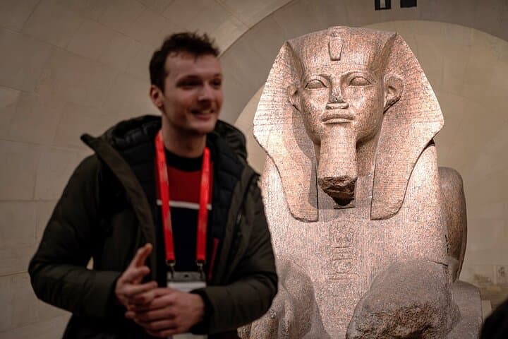 Paris Louvre 6-people Tour with Pre-Reserved Tickets